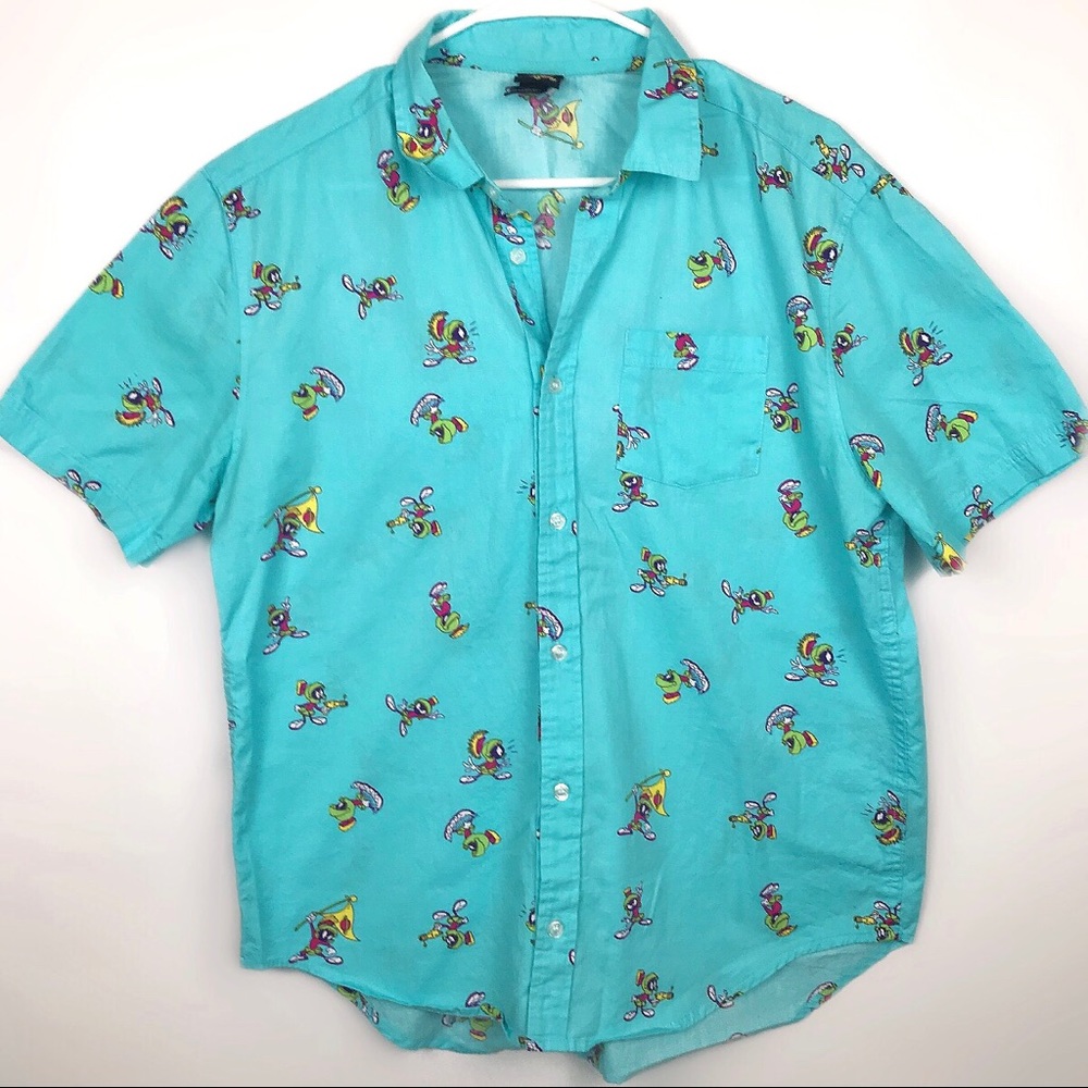 ❌SOLD❌ Men’s baby blue Looney Tunes shirt